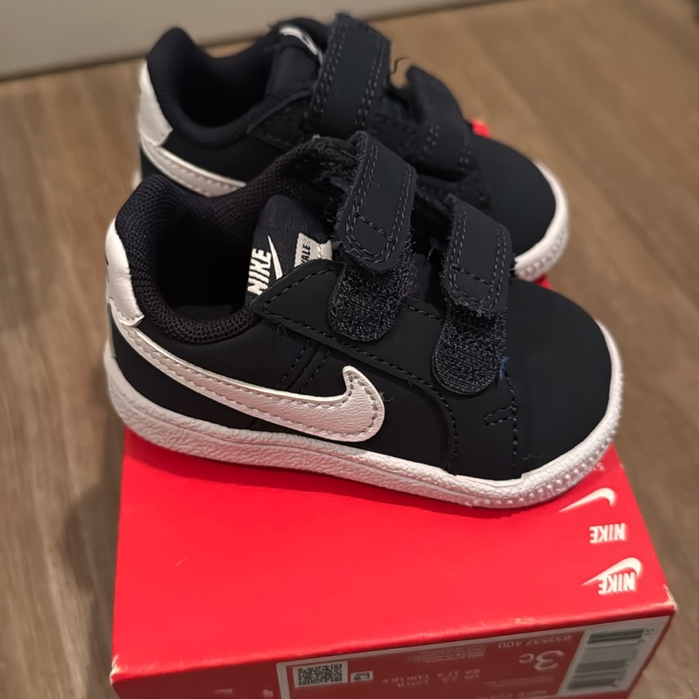 Nike Court Royale size 3c